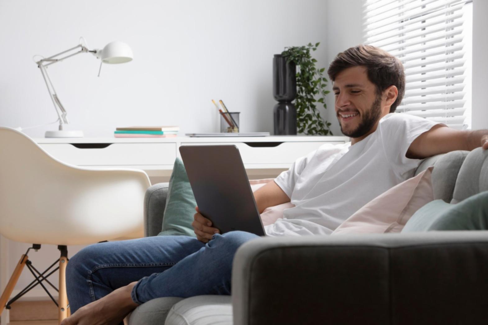 Tableau de bord financier montrant l'évolution positive d'une entreprise